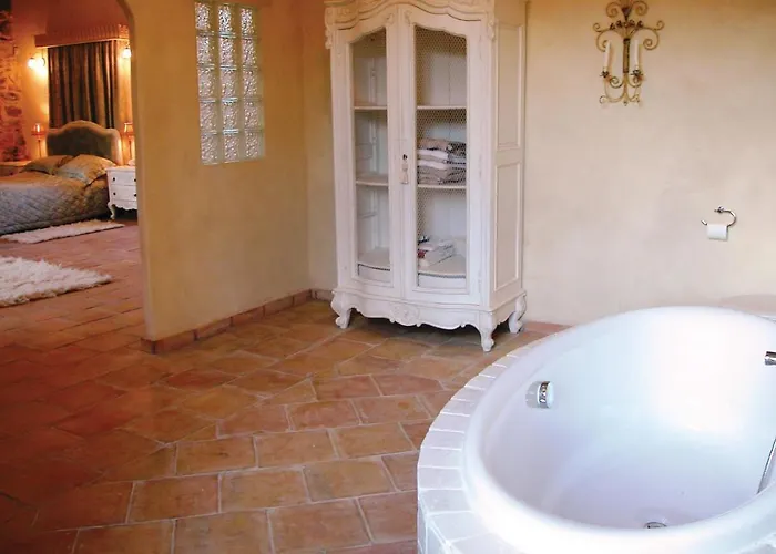 5 Bedroom Pet Friendly In Anduze