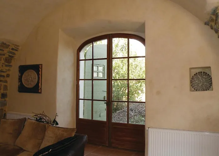5 Bedroom Pet Friendly In *